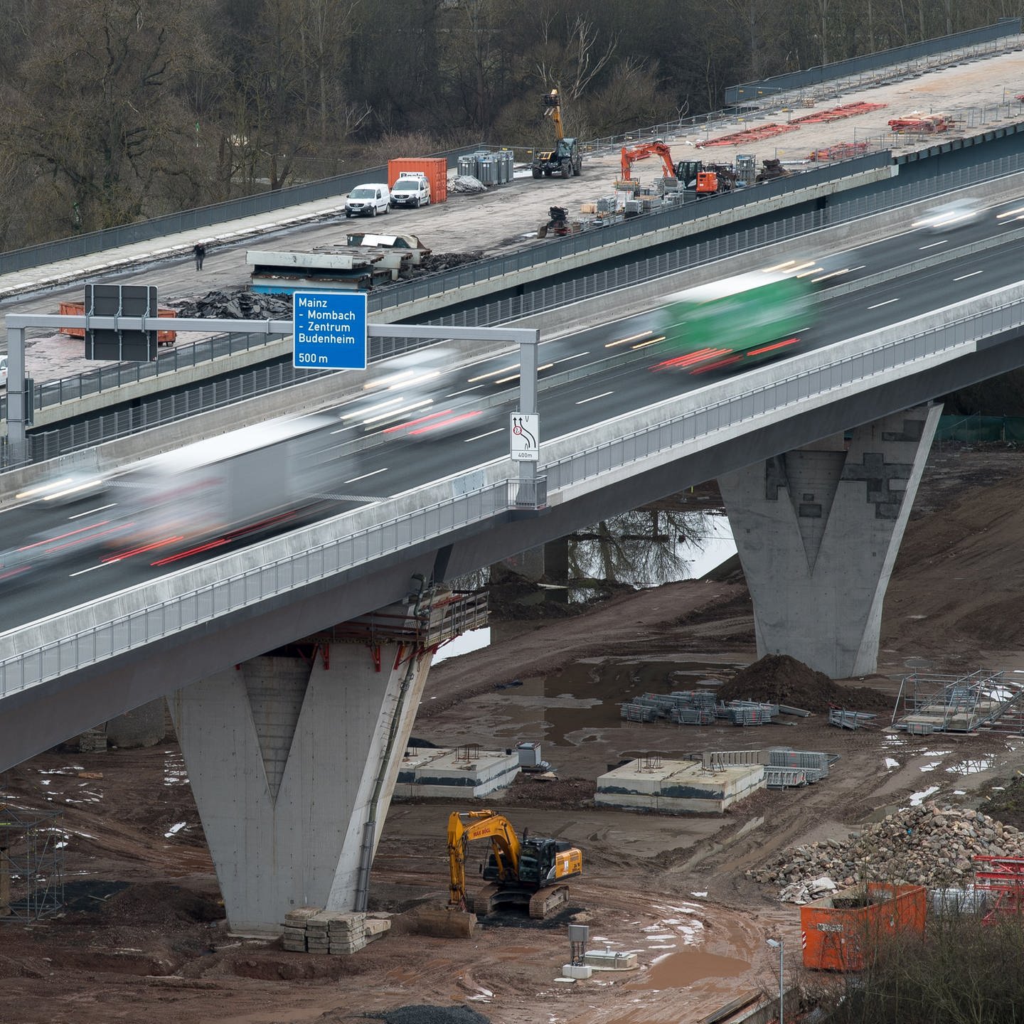 Die Schiersteiner Brücke Wird Nach Zehnjähriger Bauzeit Eröffnet. - SWR ...