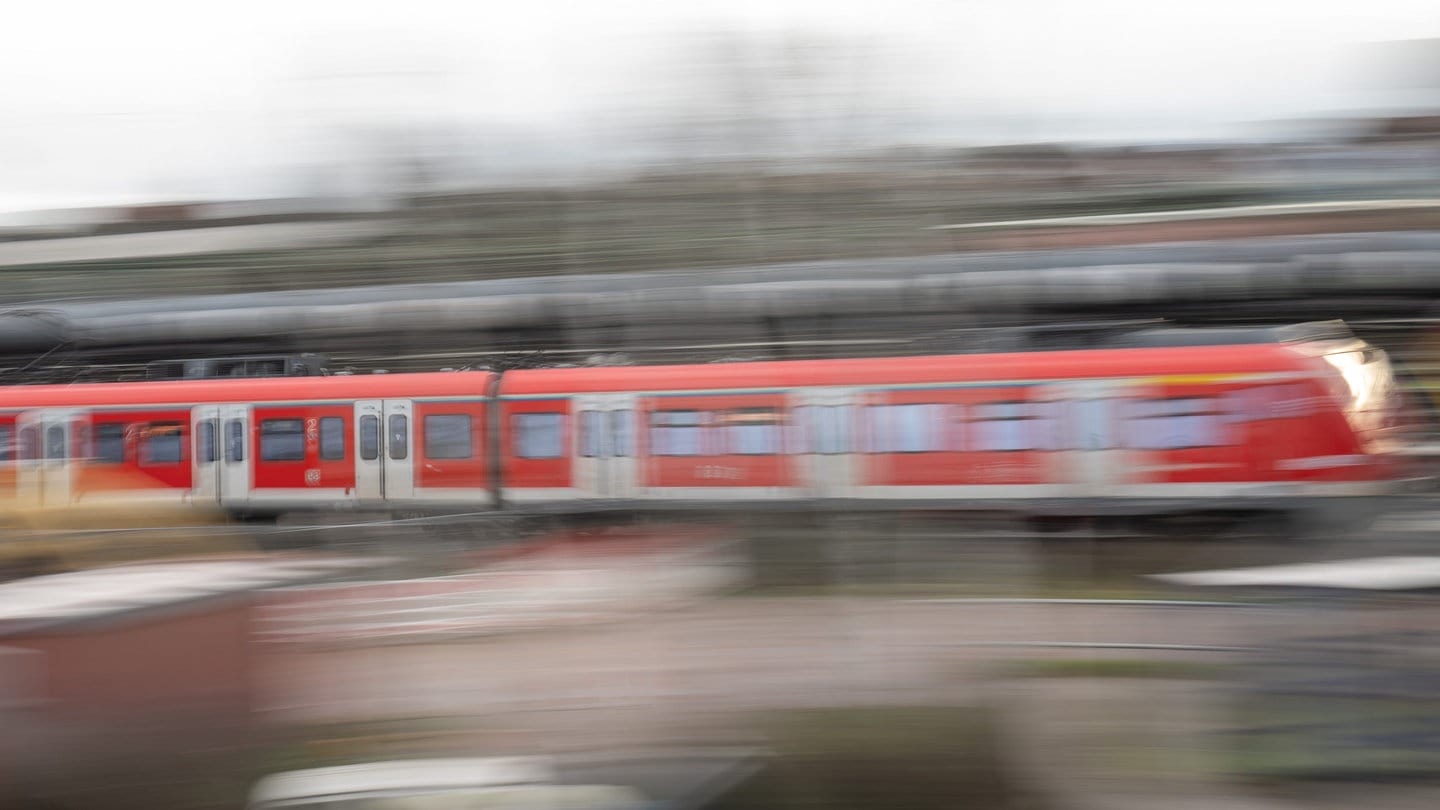 Newsticker BW: BW-Kritik An Aiwanger, Steine Auf Autos Geworfen - SWR ...