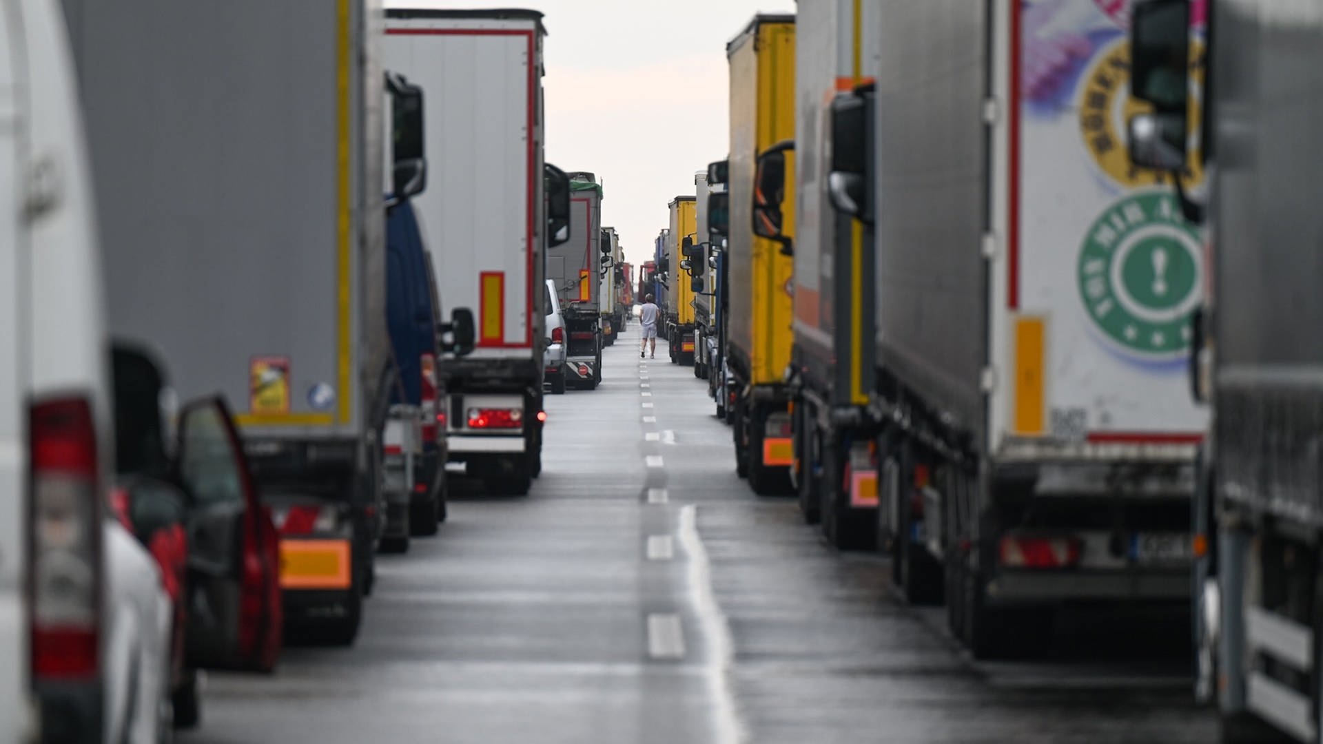 Staus erwartet - Hunderte Lkw fahren von Mainz nach Wiesbaden