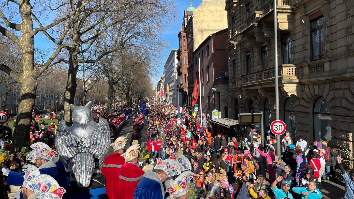 Karneval Parade in der Nacht