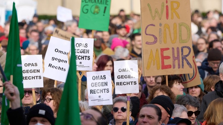 Gruppe Studierender Organisierte Die Demo Gegen Rechtsextremismus In ...