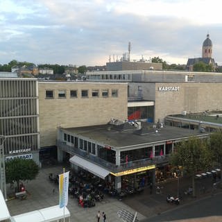 Der Abriss des Karstadt-Gebäudes in der Mainzer Innenstadt beginnt.