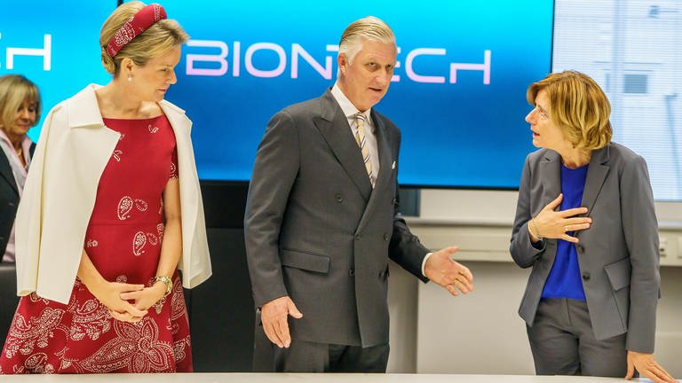 Das Königspaar und Malu Dreyer bei BioNTech