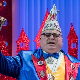 Sitzungspräsident Andreas Schnmitt findet, dass die OB-Wahl in Mainz ein Thema für die Fastnacht ist.