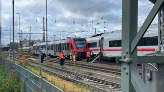 Zwei Züge sind am Wormser Hauptbahnhof zusammengestoßen