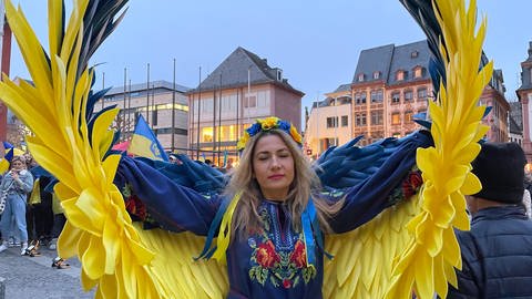 Besonders viele ukrainische Frauen sind zu der Solidaritätskundgebung in die Mainzer Innenstadt gekommen. 