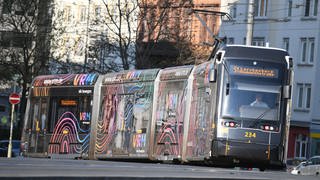 Die Straßenbahnen in Mainz sollen künftig auch in der Binger Straße fahren können. Dadurch soll der Knotenpunkt am Haupbahnhof entlastet werden.