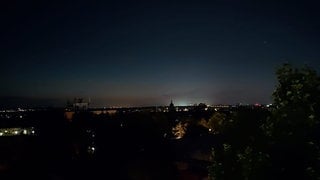 Die Stadt Mainz spart Energie, indem sie nachts wichtige Gebäude nicht mehr anstrahlt. Das Bild zeigt den dunklen Himmel über Mainz - aufgenommen wuurde es im Stadtteil Hartenberg-Münchfeld. 