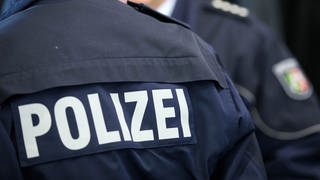 In Bad Kreuznach haben zwei mumaßliche Ladendiebinnen Polizisten verletzt.