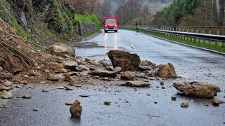 Felssturz auf der Bundesstraße bei Kellenbach