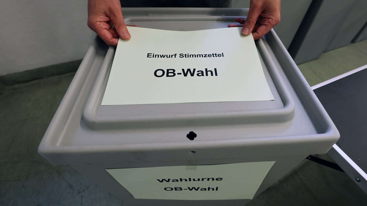 Am 12. Februar 2023 werden die Mainzer in so eine Wahlurne ihren Stimmzettel für ihren neuen Oberbürgermeister oder die neue Oberbürgermeisterin werfen.