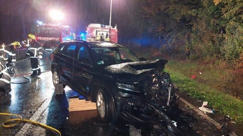 Auch das Auto des Unfallverursachers wurde stark beschädigt.