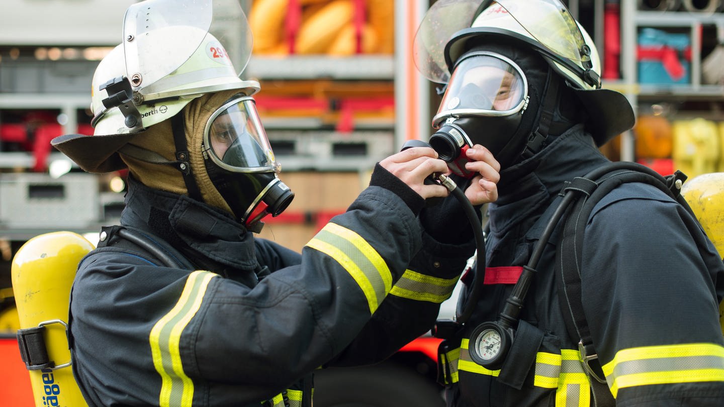 Gefahrstoff-Einsatz der Feuerwehr am LKA in Mainz (Symbolfoto)