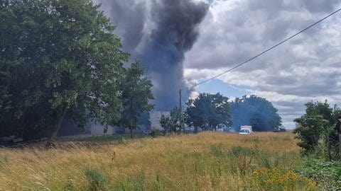 Hohe Rauchsäule bei Brand in Gau-Algesheim