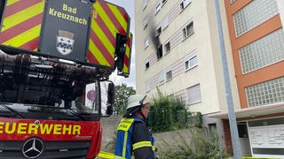 In Bad Kreuznach hat die Feuerwehr einen Brand in einem Hochhaus gelöscht.
