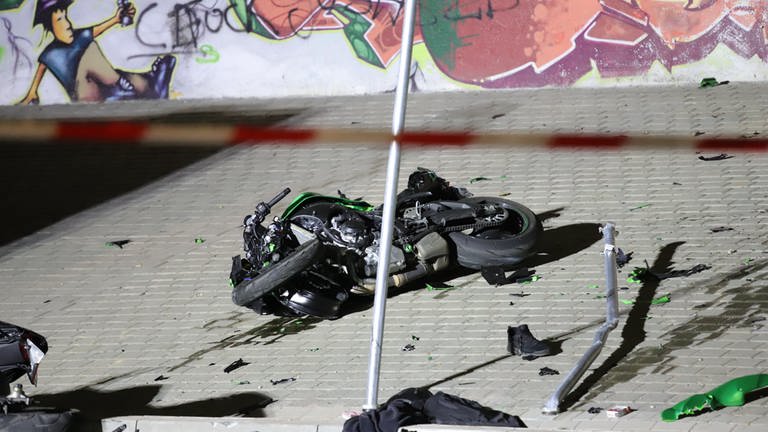 Biker-Unfall in Wiesbaden mit vier Verletzten