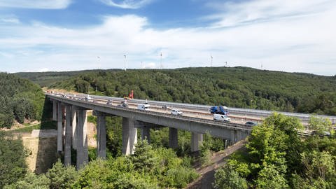 Bei Rheinböllen auf der A61 werden zwei große Talbrücken ersetzt.