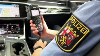 Polizeifunkgerät im Auto