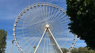 Das Riesenrad auf dem Jahrmarkt von Bad Kreuznach ist eine der Hauptattraktionen