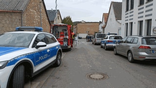 Großeinsatz: Die Polizei hat wegen eines auffälligen Mannes in Appenheim mehrere Straßen abgesperrt. 