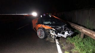 Der Lamborghini wurde bei dem Unfall fast komplett zerstört.