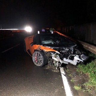 Der Lamborghini wurde bei dem Unfall fast komplett zerstört.