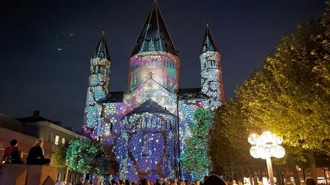 Mainz leuchtet: Der Dom in Mainz wurde beim Late Light Festival angestrahlt