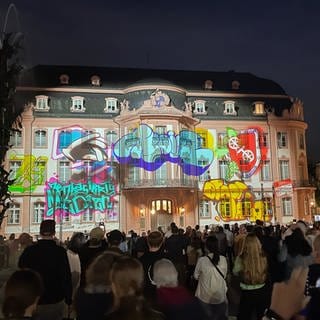 Die Lichteffekte sollen das bunte Leben in Mainz symbolisieren.