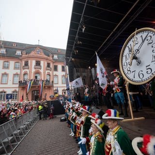 11.11.21 auf dem Schillerplatz in Mainz - das erste Mal mit Tickets