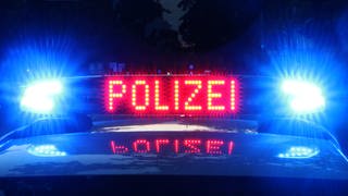 Die Polizei wurde in Bad Kreuznach zu einer körperlichen Auseinandersetzung zwischen zwei Gruppen gerufen. Männer gingen mit Metallstangen und Messern aufeinander los