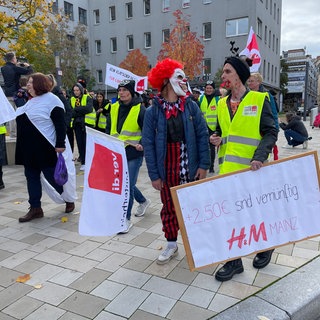 Streik im RLP-Einzelhandel - ver.di-Mitglieder demonstrieren in Mainz