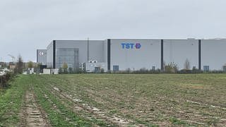 Im Wormser Norden hat die BASF ihre größte Logistikhalle für Gefahrstoffle in Europa eröffnet.