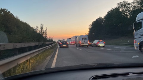 Eine Unfallserie auf der A60 bei Mainz hat im Berufsverkehr zu Staus geführt.