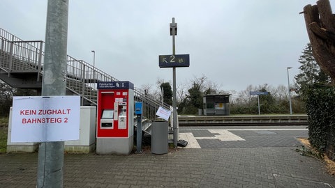 Wegen der gesperrten Fußgängerbrücke halten momentan keine Züge mehr in Bretzenheim, die aus Richtung Bad Kreuznach kommen. 