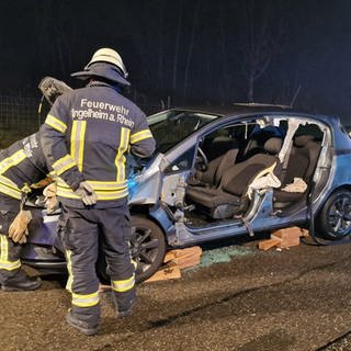 Bei einem schweren Unfall auf der A60 in Höhe Ingelheim sind drei Menschen leicht verletzt worden. Die Autobahn musste für drei Stunden voll gesperrt werden.