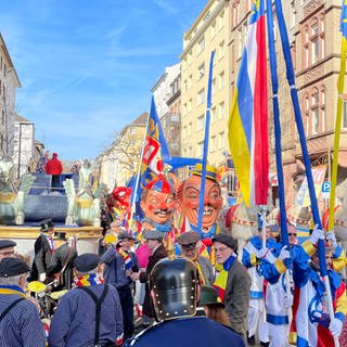 Der Rosenmontagszug in Mainz: Finanzausschuss der Stadt berät über Geld für Mainzer Straßenfastnacht