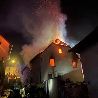 Bei einem Wohnhausbrand in Windesheim ist eine Frau gestorben.