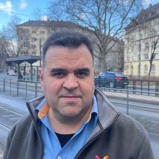 Akin Turbay ist Busfahrer in Mainz. Er beteiligt sich am bundesweiten Streik.