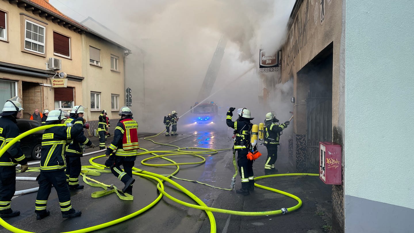 Großeinsatz der Feuerwehr in Bad Kreuznach bei einem Wohnhausbrand