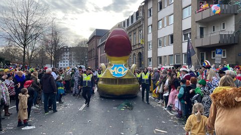 Und schon wieder vorbei: Die Zugente fährt seit vielen Jahren immer am Ende des Zugs.