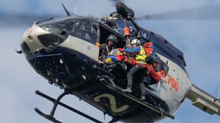 Ein Mann musste bei Trechtingshausen nach einem Sturz mit einem Hubschrauber aus unwegsamem Gelände gerettet werden.