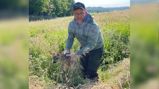 Rehkitzretter Philipp Geib ist wieder auf den Feldern in Rheinhessen unterwegs.