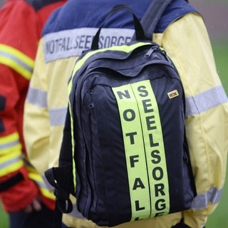 Das Team der Ökumenischen Notfallseelsorge in Mainz hilft Betroffenen nach tragischen Verkehrsunfällen. (Symbolbild)