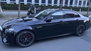 Diesen Mercedes AMG hat die Polizei Mainz nach einem illegalen Autorennen durch die Innenstadt sichergestellt