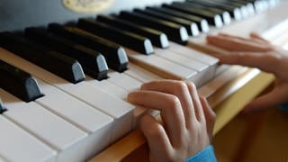 In Mainz werden viele Kinder von Honorarkräften an der Musikschule unterrichtet.