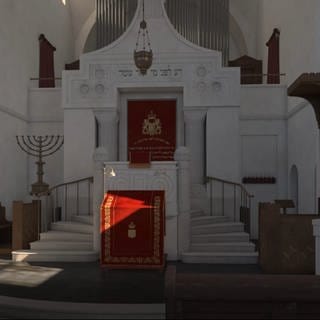 Virtuelle Ansicht der Synagoge von innen, mit Toraschrein und Bima.