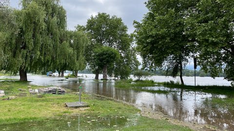 Der Campingplatz am Rhein bei Heidenfahrt (Ingelheim) musste wegen Hochwasser geräumt werden.