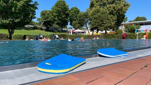 Kinder lernen in Alzey kostenlos schwimmen