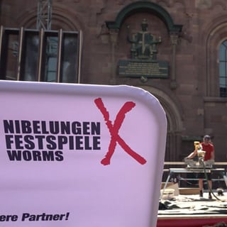 In Worms wird das Bühnenbild für die Nibelungen-Festspiele gebaut