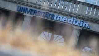 Der Eingang der Universitätsmedizin: Unimedizin Mainz mit schlechtestem Ergebnis überhaupt